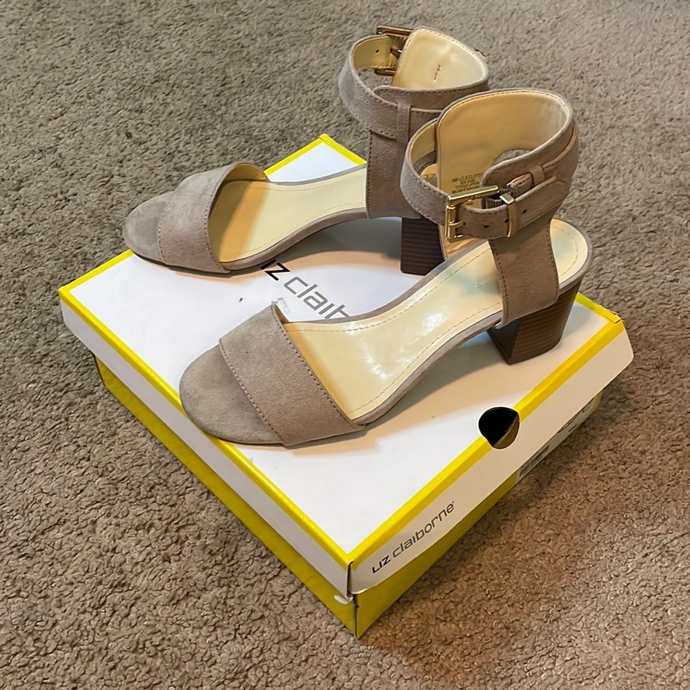 LIZ CLAIBORNE Suede Chunky Block Heels